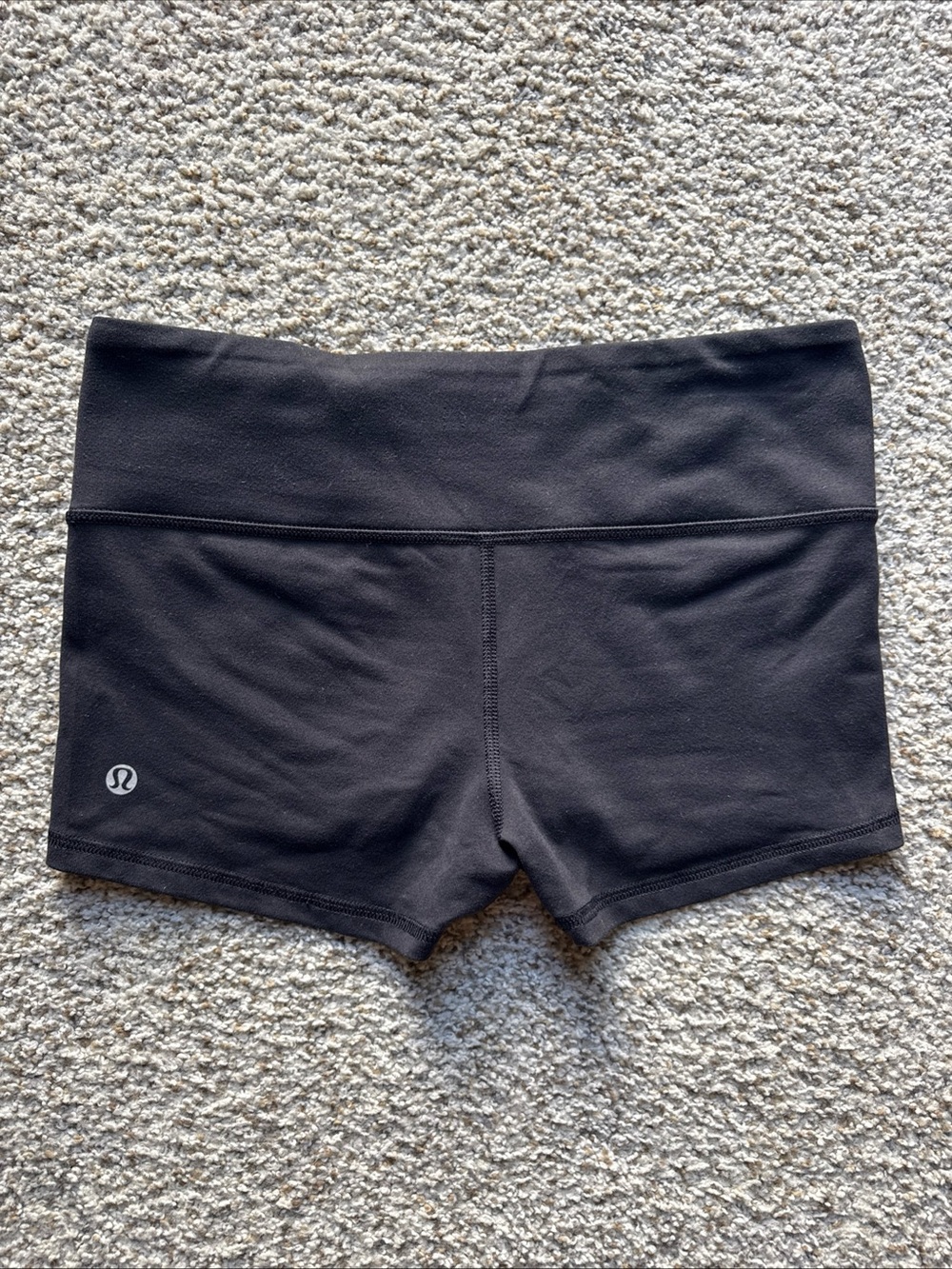 Lululemon Black Low Rise Booty Shorts Women’s Size 6 Athletic Yoga